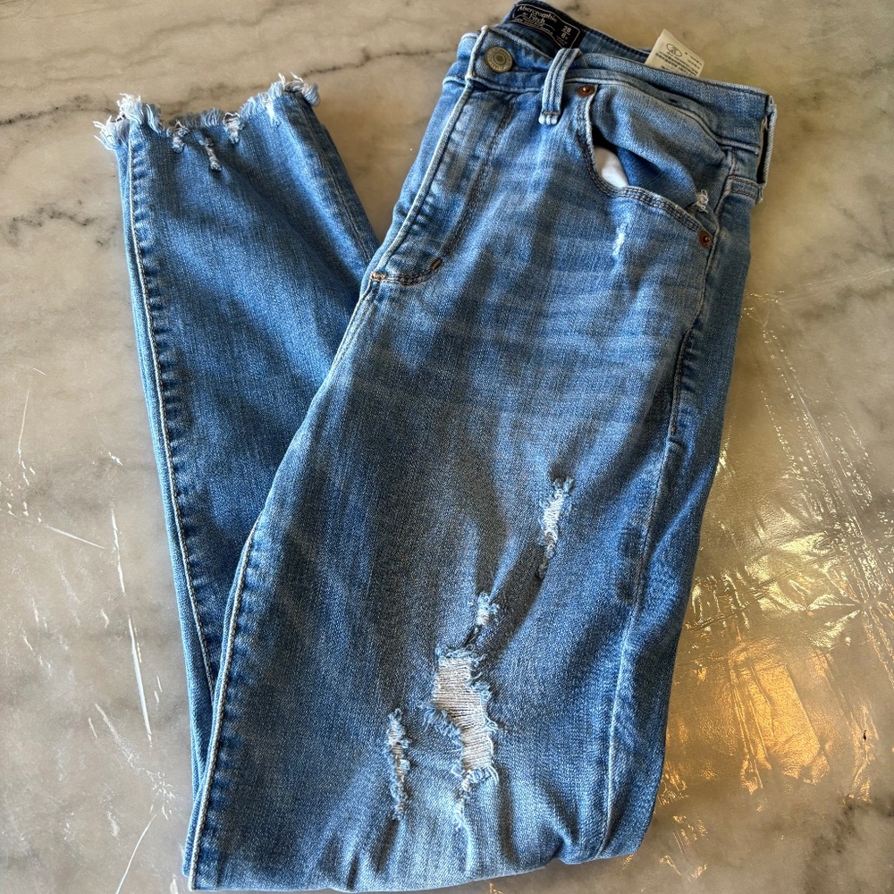 Abercrombie n fitch ripped jeans size 6